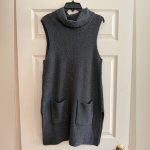 Vince Camuto Dark Gray Sleeveless Turtleneck Sweater